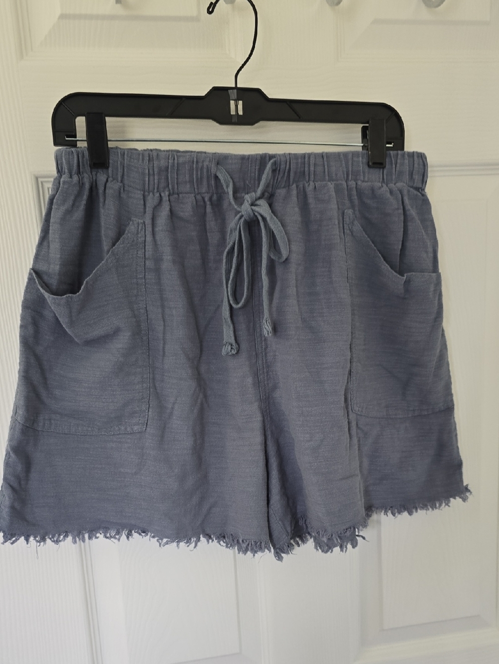 Women's Elastic Drawstring Pocket Shorts in Dusty Blue